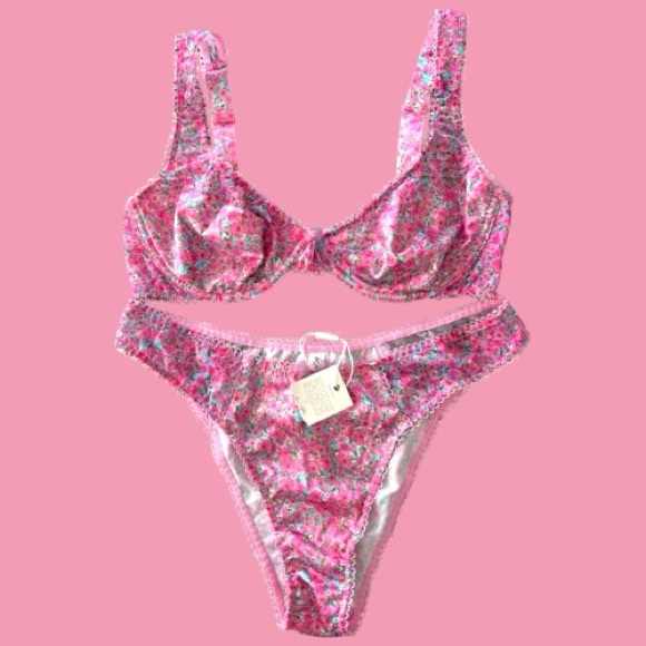 NWT For Love & Lemons Pink Floral Bra Panty Set Size M - Picture 1 of 13